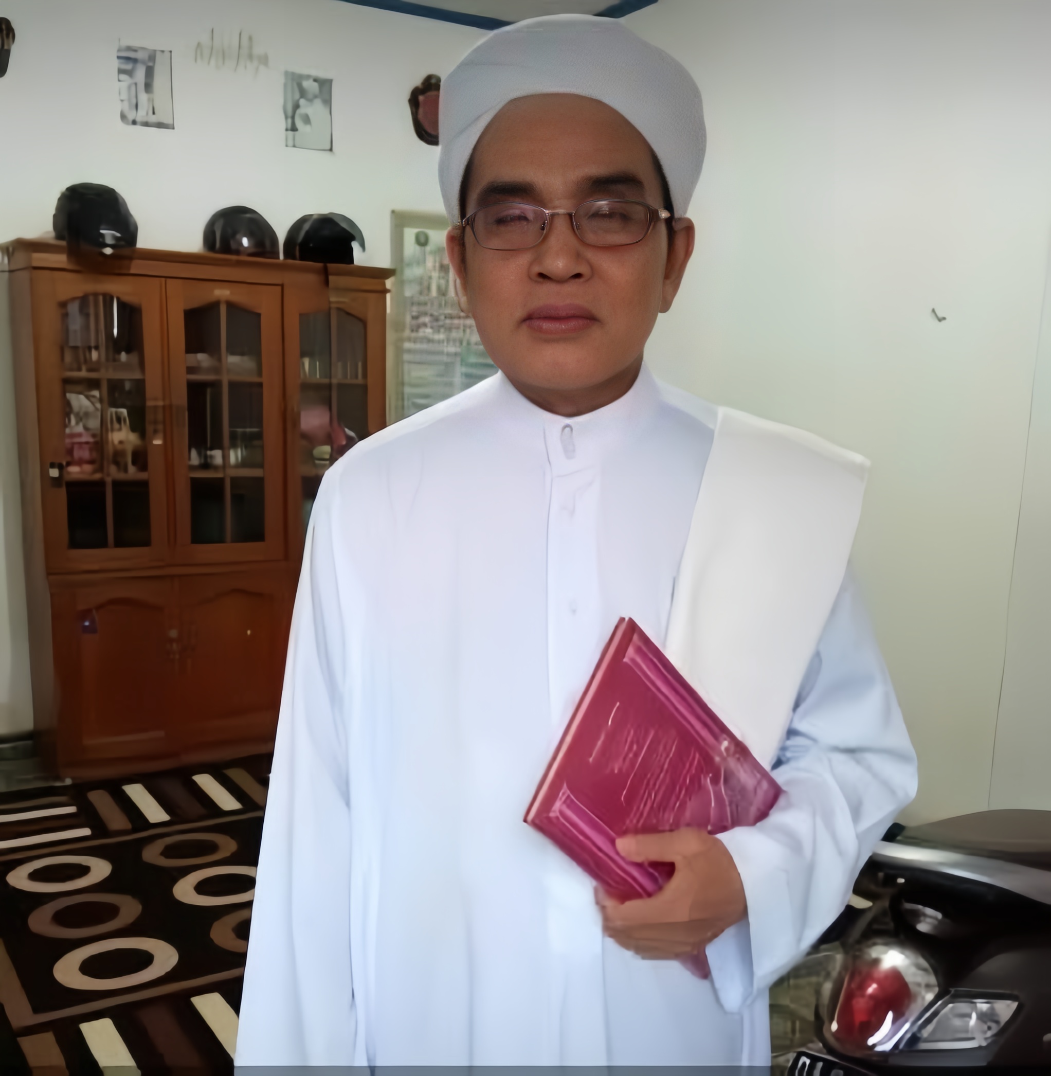 Ustadz KH. Hamdi